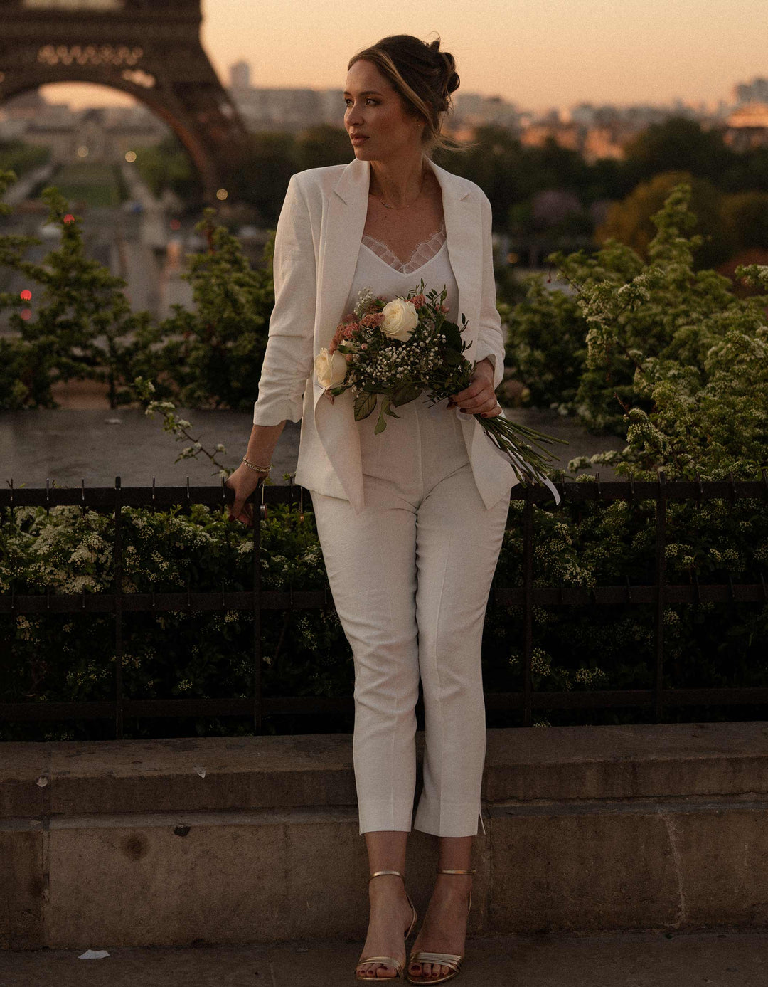 andcompliments_online_shop_brautmode_paillettenrock_skirt_sequins-skirt_braut_hochzeit_online_shoppen_sophie-brand_overall_hose_jumpsuit_anzug_braut_blazer_hose_weiss-6