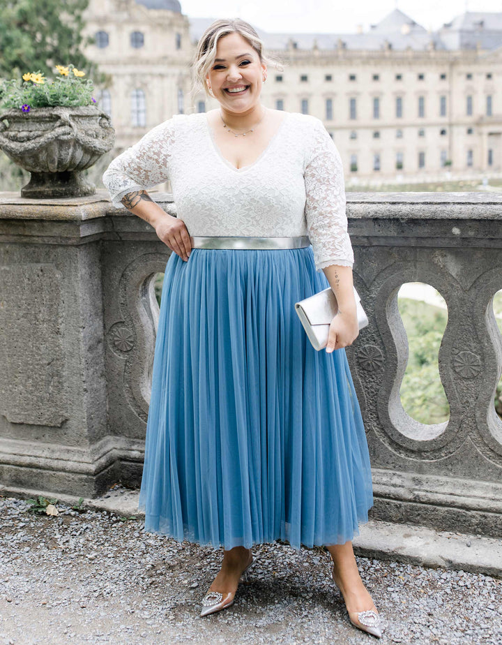 andcompliments_online_shop_brautmode_tulle_skirt_tuellrock_tuell_braut_hochzeit_online_shoppen_body_blauer rock_blau_standesamt