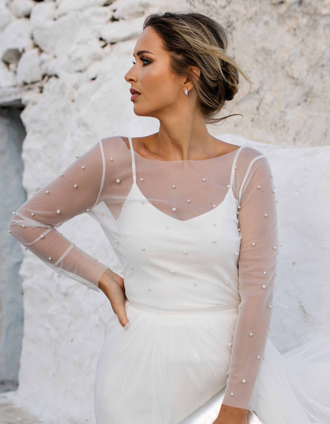 andcompliments_online_shop_brautmode_tulle_skirt_tuellrock_tuell_braut_hochzeit_online_shoppen_crop_top_croptop_perlen_pearls_brautoberteil_mit perlen_alternative brautkleid_online shoppen_made in europe