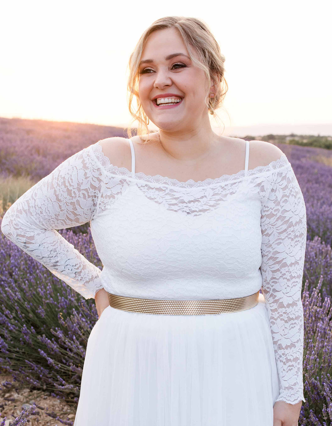 constant_love_online_shop_braut_hochzeit_andcompliments_berlin_team_braut_tuellrock_tuell_rock_spitze_spitzenoberteil_brautkleid_kleid_langarm_aermel_standesamt_boho_body_clean_gestre_f5156f0c