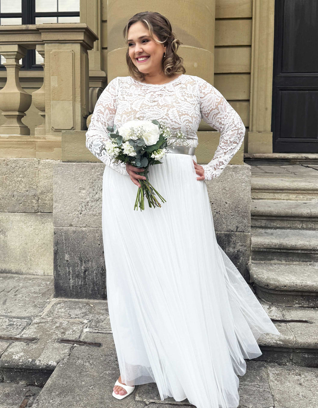 andcompliments_online_shop_brautmode_tulle_skirt_tuellrock_tuell_braut_hochzeit_online_shoppen_gordes_spitzenoberteil_made in europe_europa_große größen_curvy