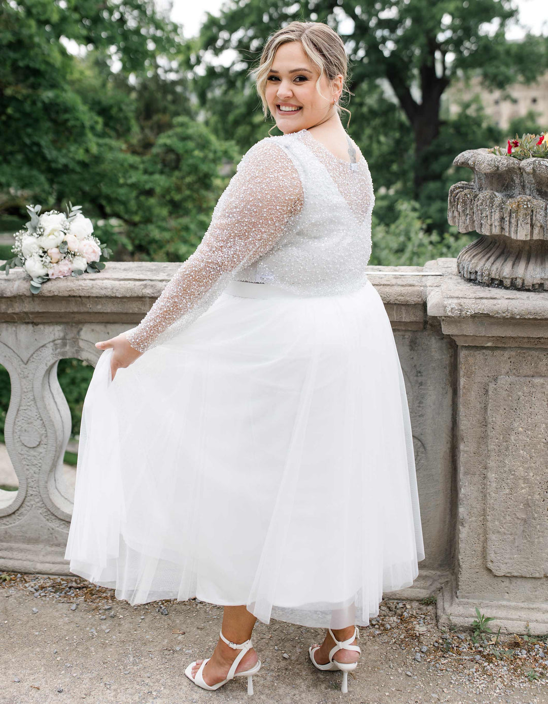 andcompliments_online_shop_brautmode_tulle_skirt_tuellrock_tuell_braut_hochzeit_online_shoppen_grasse_langarm_silber