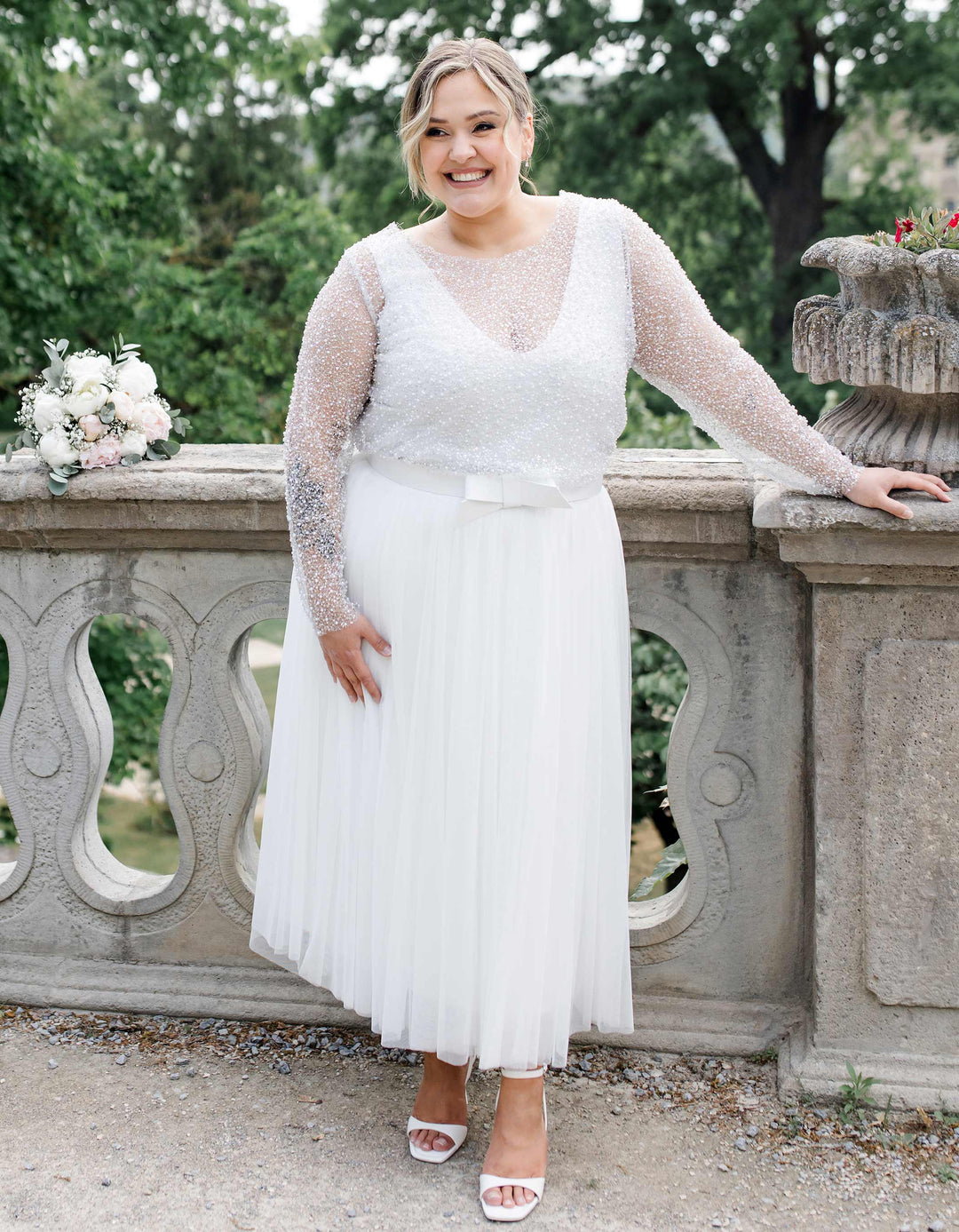 andcompliments_online_shop_brautmode_tulle_skirt_tuellrock_tuell_braut_hochzeit_online_shoppen_grasse_langarm_silber