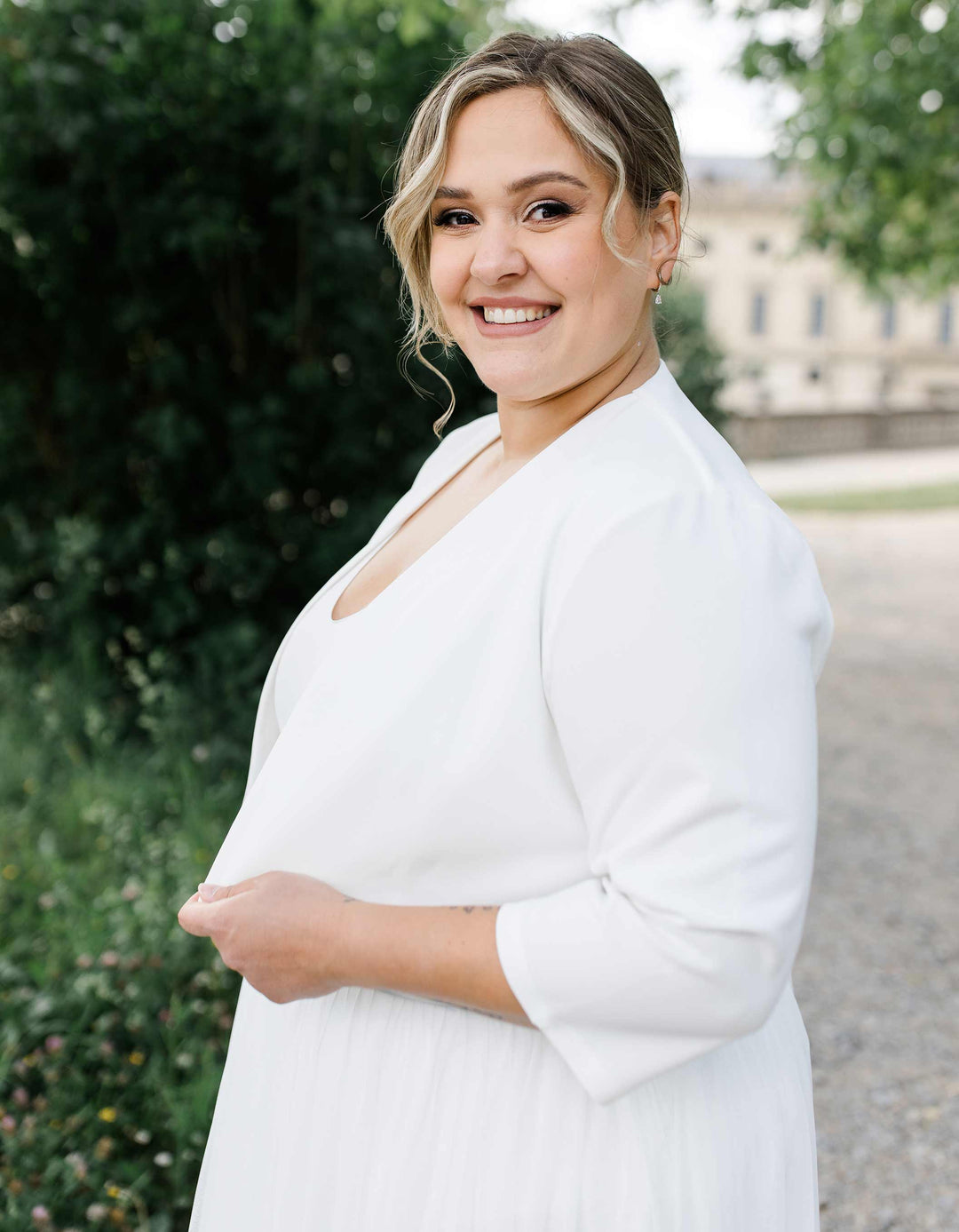 constant_love_online_shop_braut_hochzeit_andcompliments_berlin_team_braut_tuellrock_tuell_rock_spitze_spitzenoberteil_brautkleid_kleid_langarm_aermel_standesamt_boho_body_clean_bolero jacke_brautjacke