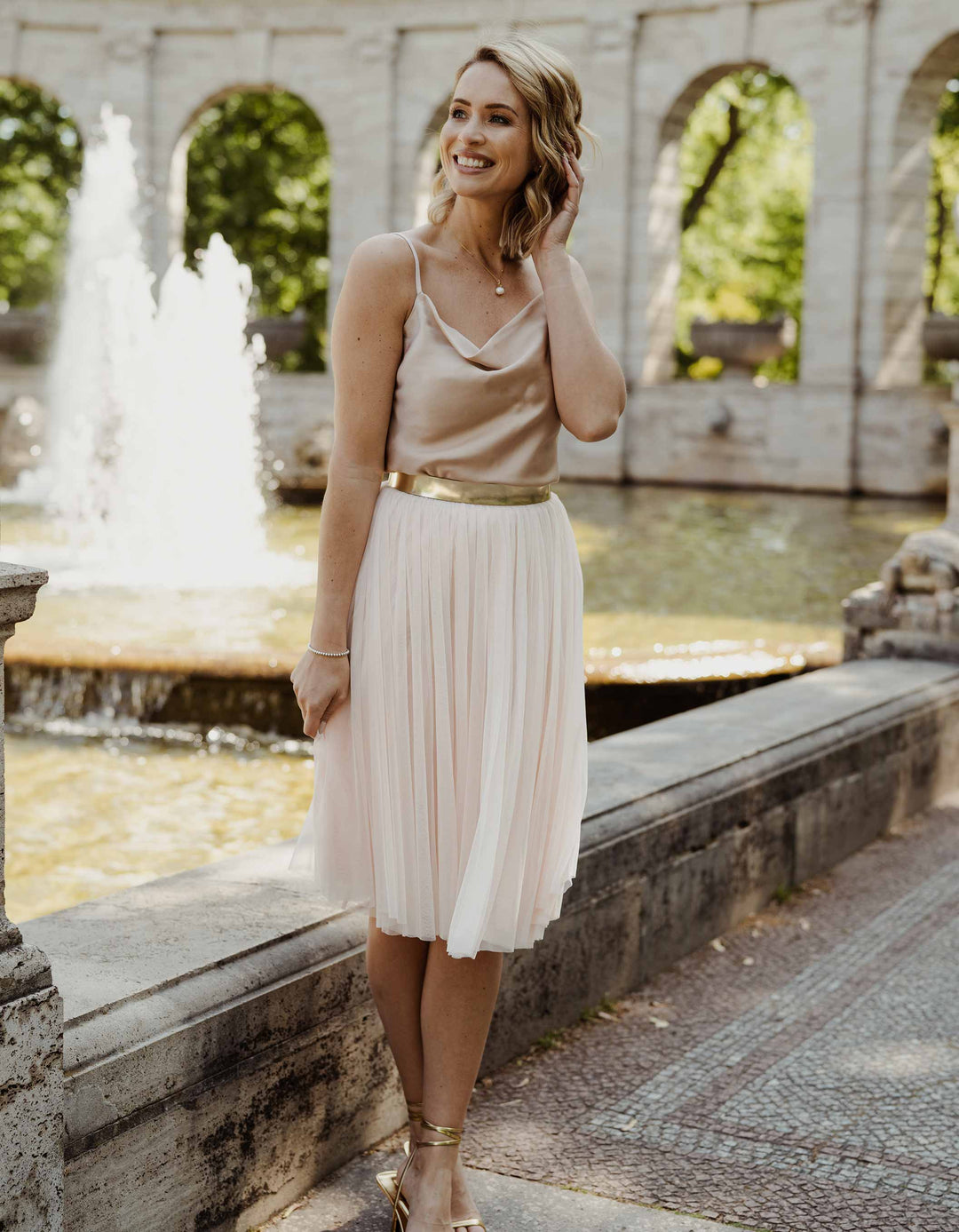 andcompliments_online_shop_brautmode_tulle_skirt_tuellrock_tuell_braut_hochzeit_online_shoppen_peach_blush_hochzeitsgast_kurz