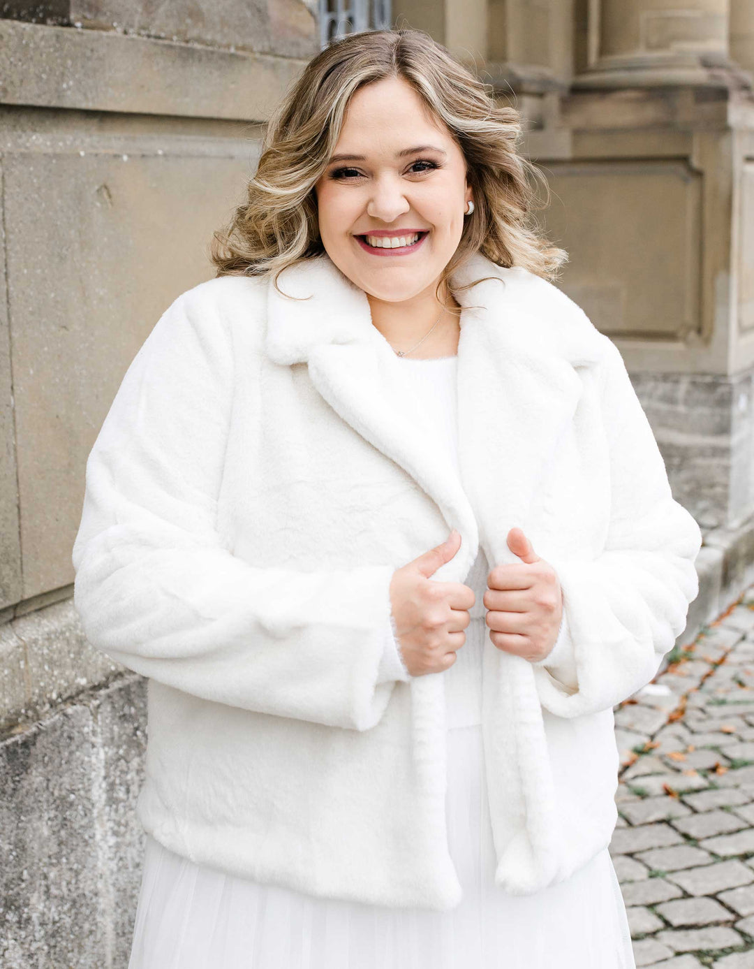 andcompliments_online_shop_brautmode_tulle_skirt_tuellrock_tuell_braut_hochzeit_online_shoppen_satin_oberteil_fake_fur_felljacke