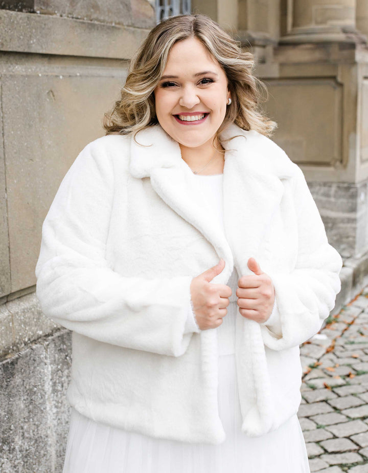 andcompliments_online_shop_brautmode_tulle_skirt_tuellrock_tuell_braut_hochzeit_online_shoppen_satin_oberteil_fake_fur_felljacke