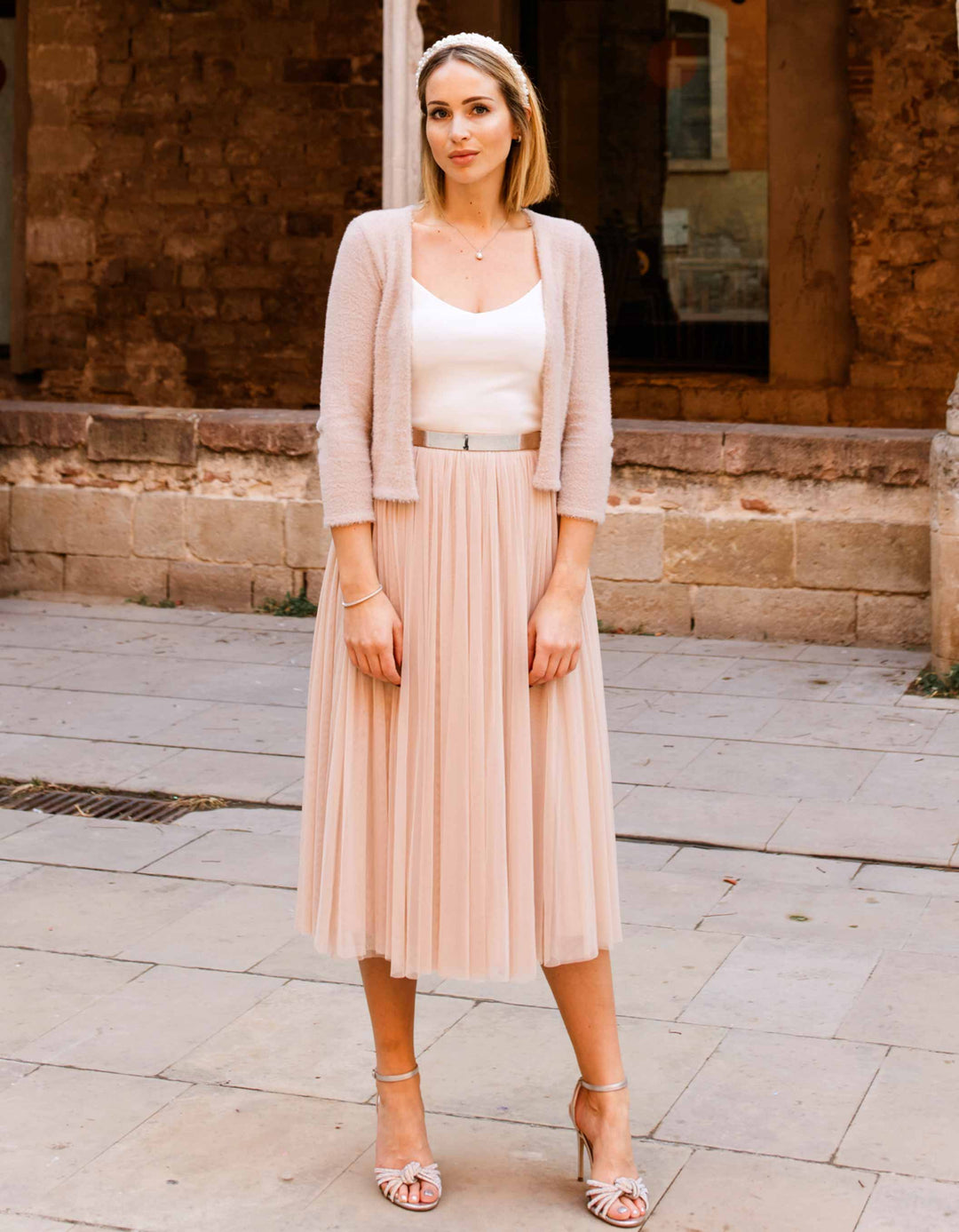 andcompliments_strick_pullover_kuschel_cashmere_wolle_wifey_braut_jga_hochzeit_andcompliments_constant_love_brautmode_online_shop_tuellrock_weiss-strickjacke-bolero-beige-blush-1