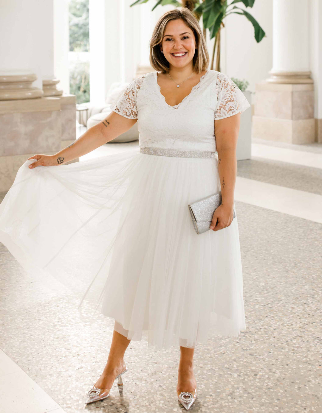 constant_love_online_shop_braut_hochzeit_andcompliments_berlin_braut_tuellrock_tuell_rock_spitze_spitzenoberteil_brautkleid_kleid_langarm_aermel_standesamt_plus_size_curvy_grosse