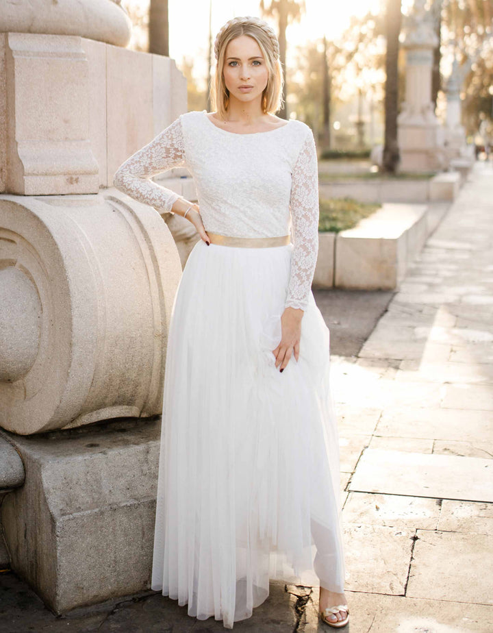constant_love_online_shop_braut_hochzeit_andcompliments_berlin_team_braut_tuellrock_tuell_rock_spitze_spitzenoberteil_brautkleid_kleid_langarm_aermel_standesamt_boho_spitze_body_winter_herbst