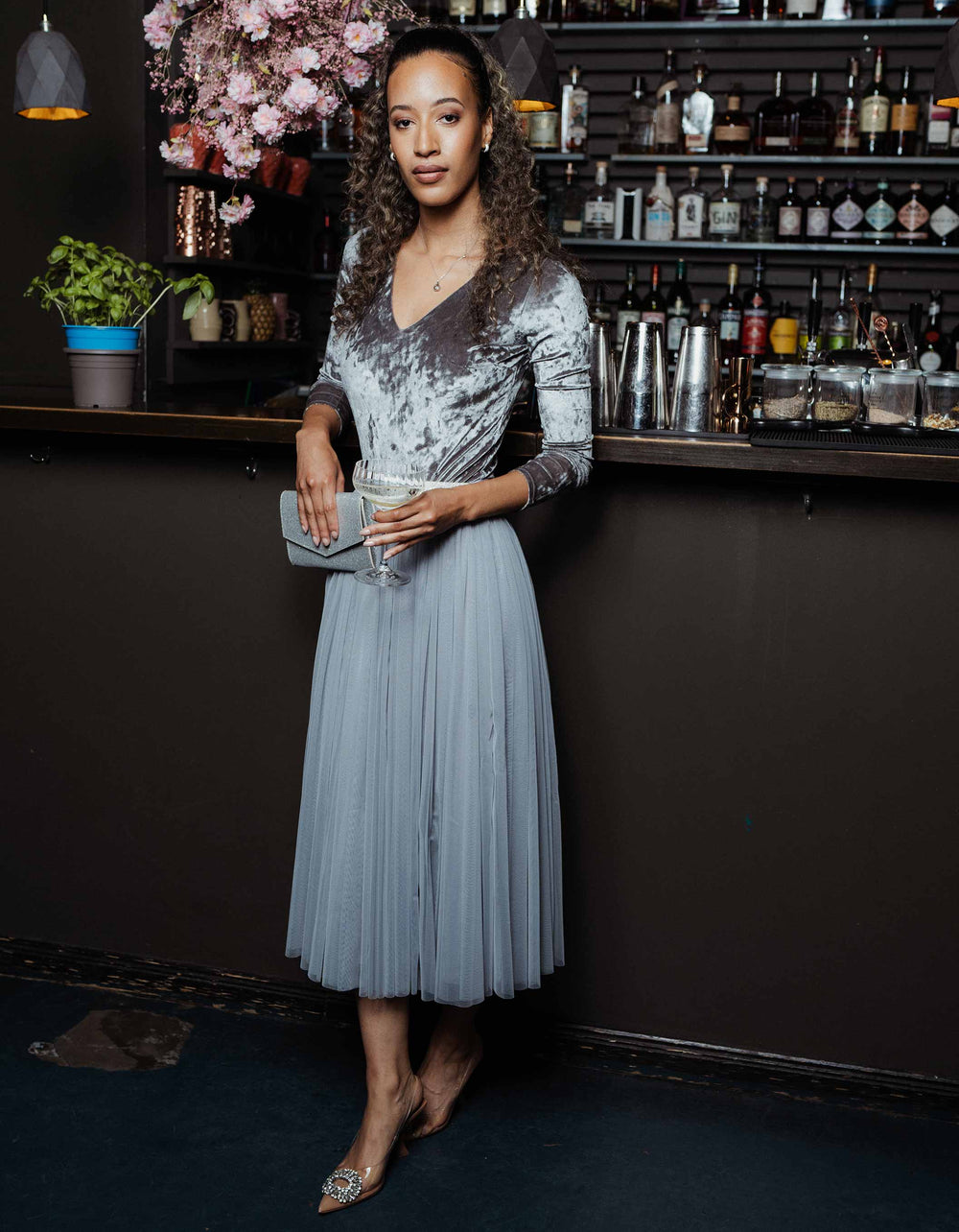 constant_love_online_shop_braut_hochzeit_andcompliments_berlin_team_braut_tuellrock_tuell_rock_spitze_spitzenoberteil_brautkleid_kleid_langarm_aermel_standesamt_boho_spitze_body