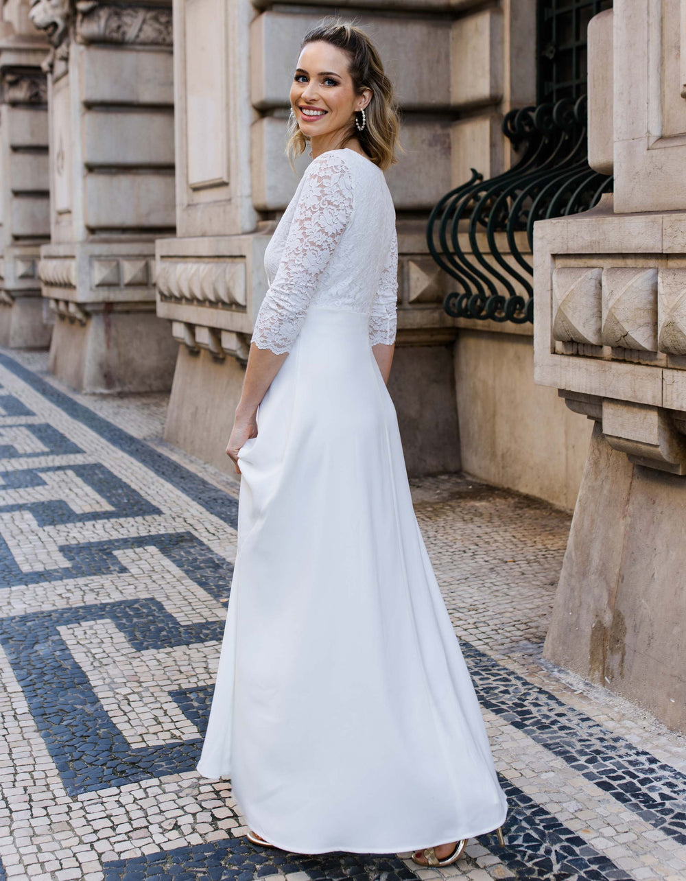 constant_love_online_shop_braut_hochzeit_andcompliments_berlin_team_braut_tuellrock_tuell_rock_spitze_spitzenoberteil_brautkleid_kleid_langarm_aermel_standesamt_wickel_4