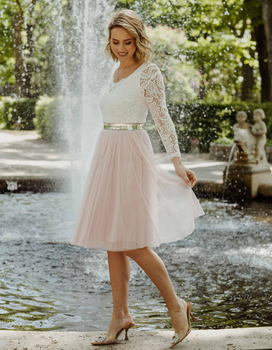 spitzenoberteil_rom_constant_love_wie_kombiniere_ich_einen_tüllrock_outfit_mit_tüllrock_stretch_pullover_standesamt_braut_mode_online_shop