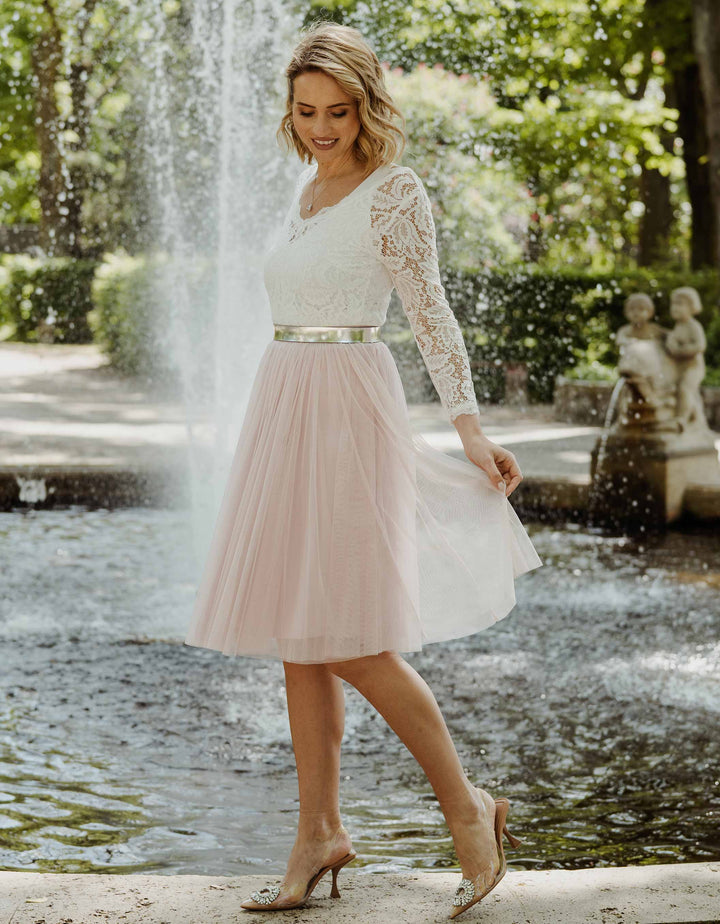 spitzenoberteil_rom_constant_love_wie_kombiniere_ich_einen_tüllrock_outfit_mit_tüllrock_stretch_pullover_standesamt_braut_mode_online_shop