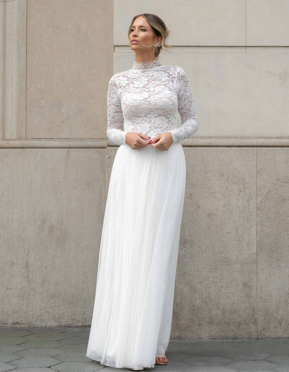 constant_love_online_shop_braut_hochzeit_andcompliments_berlin_team_braut_tuellrock_tuell_rock_spitze_spitzenoberteil_brautkleid_kleid_langarm_aermel_standesamt_boho_spitze_body_basic_tüllrock lang_wie kombiniere ich einen Tüllrock_Standesamt Outfit für die Braut