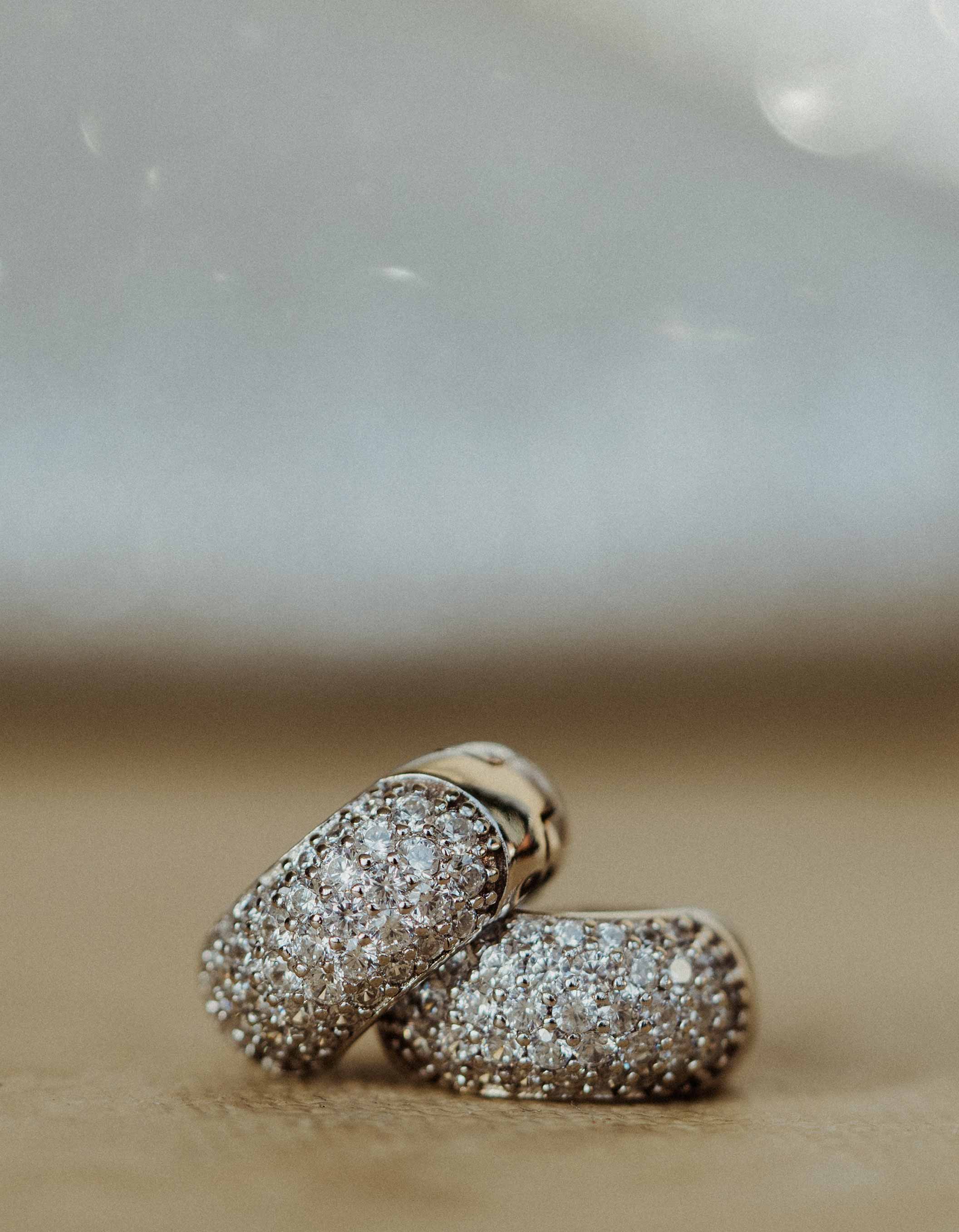 Luxus Strass Diadem Mit Kämmchen – Silber, Mit Herz-Motiv | Für Hochzeit, Party & Kostüm