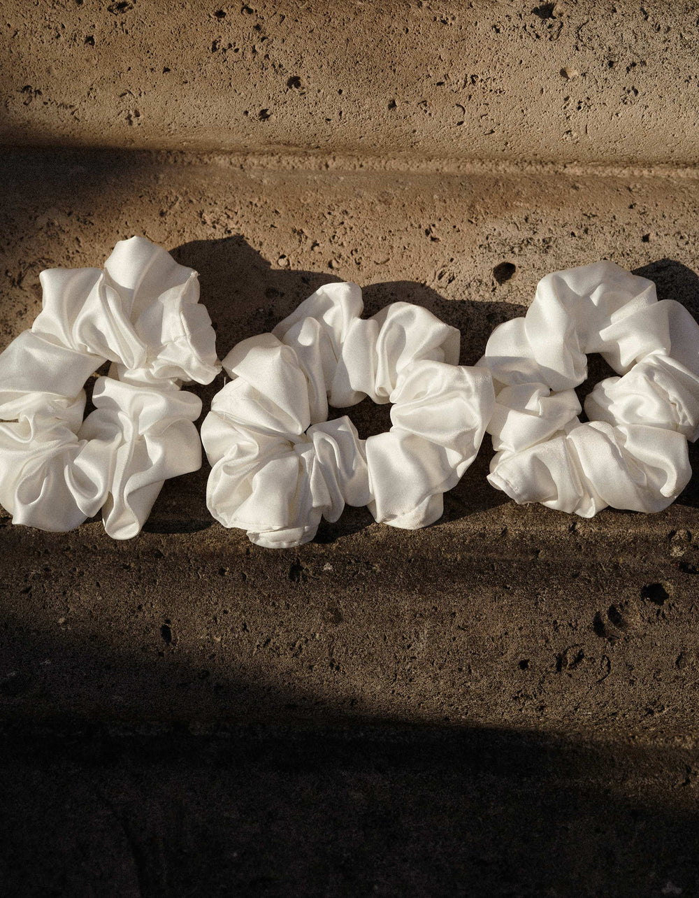 scrunchie-cremeweiss-hochzeit-constant-love