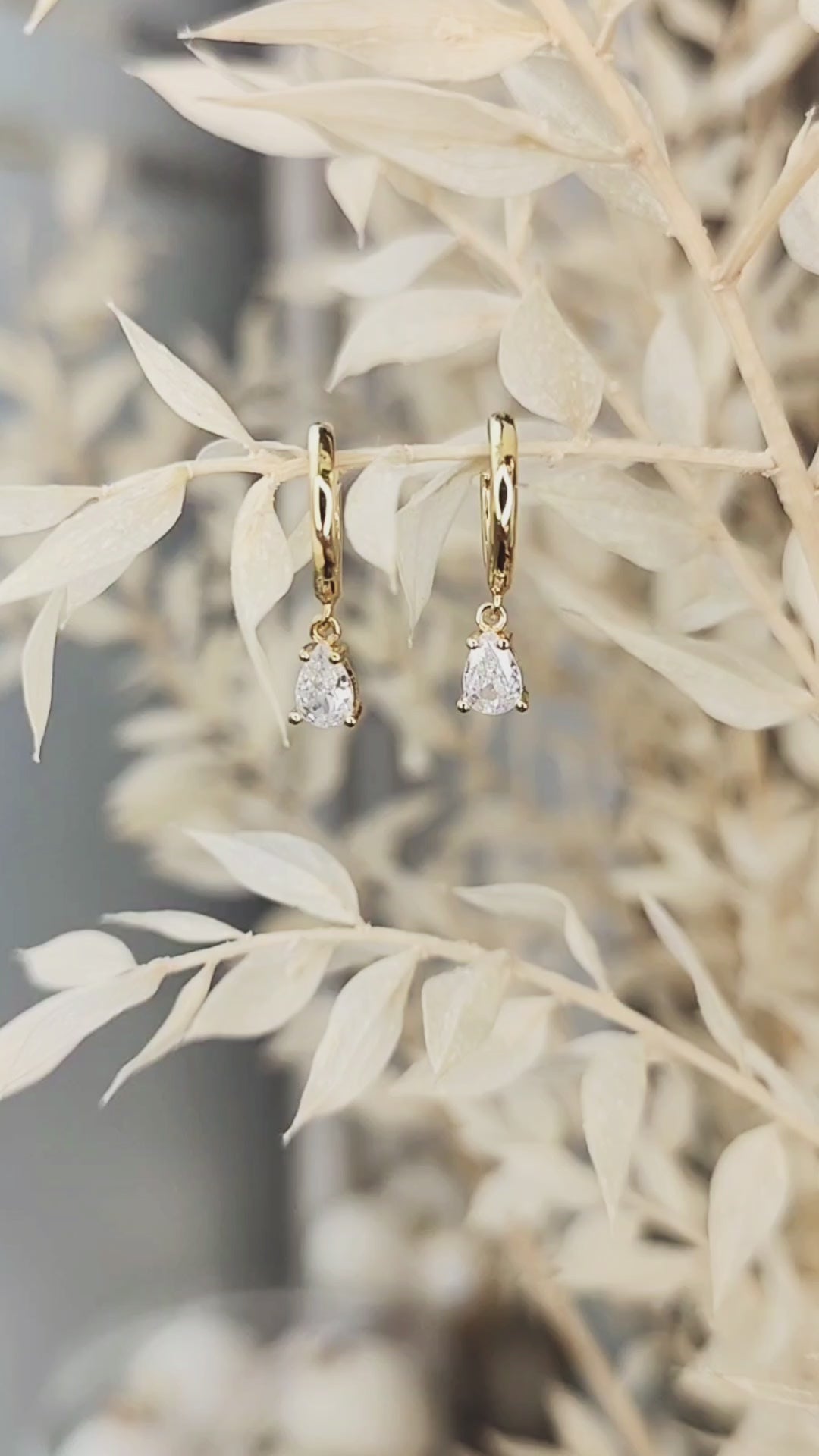 constant_love_tuellrock_hochzeit_gast_standesamt_brautjungfern_weiss_mix_and_match_goldschmuck_set_silber_brautschmuck_brautohrringe_kette_armband_schlicht_perlen_steine