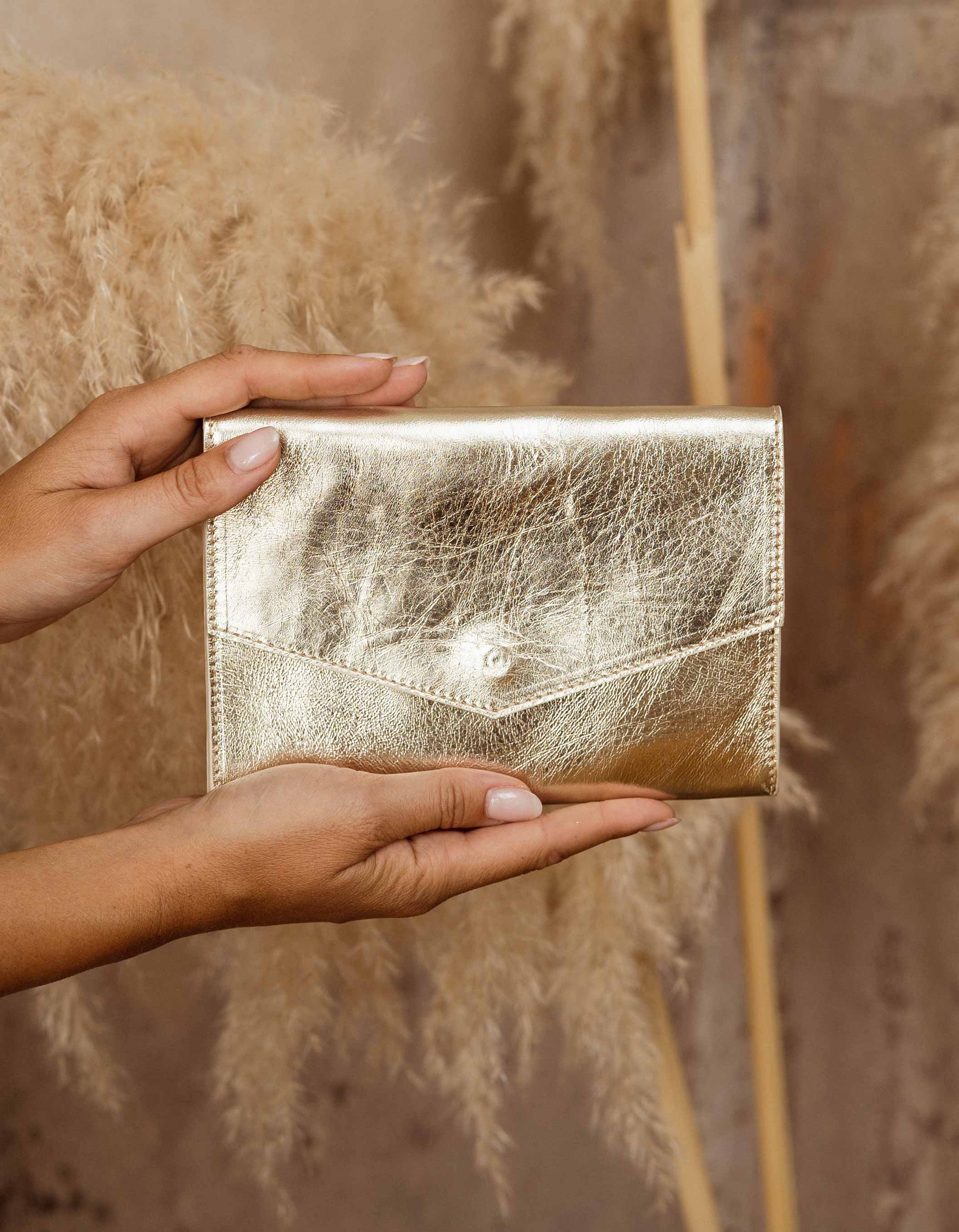 CONSTANT LOVE CLUTCH - ROSEGOLD SOFT METALLIC OPTIK mit Tragekette