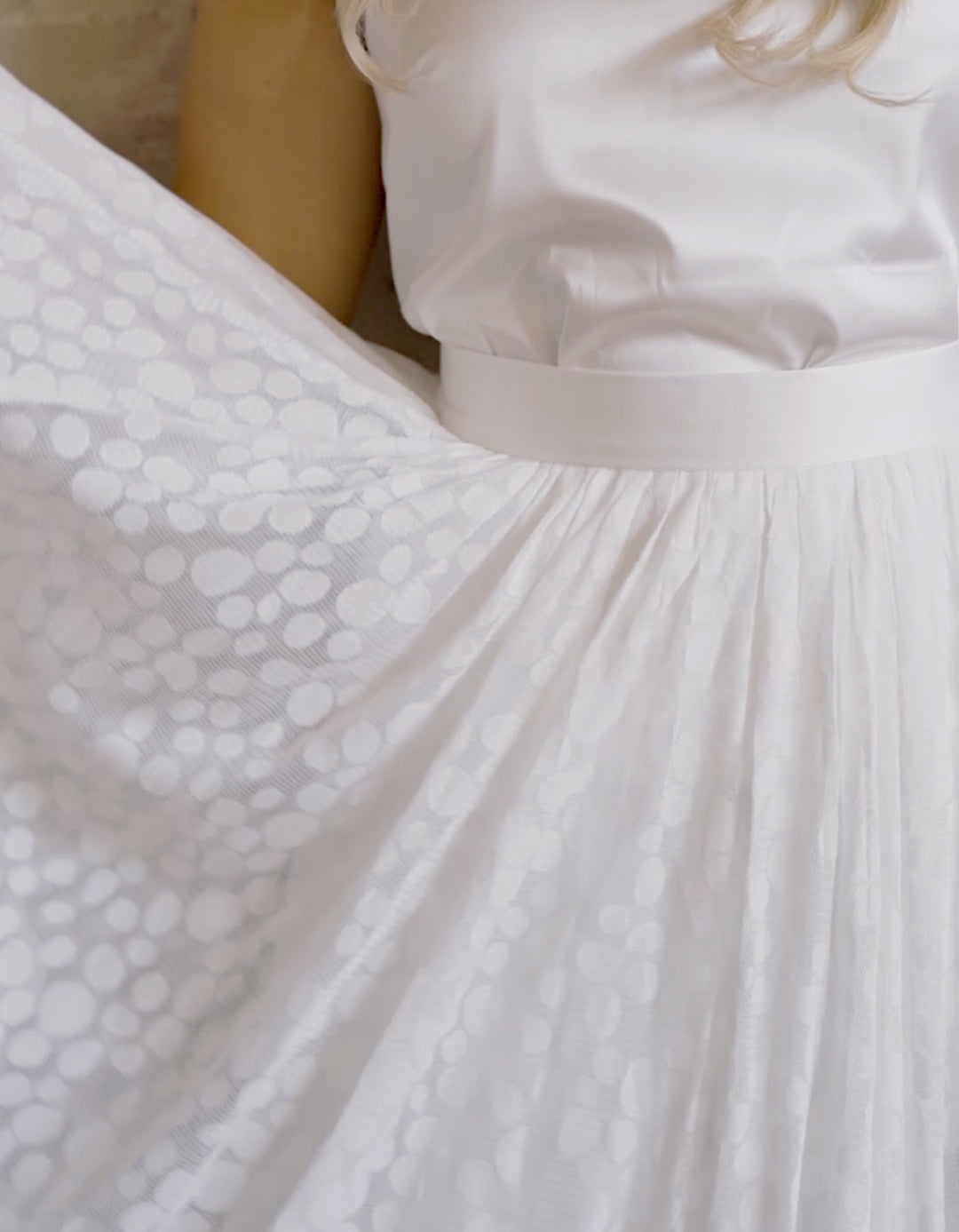 andcompliments_online_shop_brautmode_tulle_skirt_tullrock_tull_braut_hochzeit_online_shoppen_weiss_dot_muster_spitze_midi