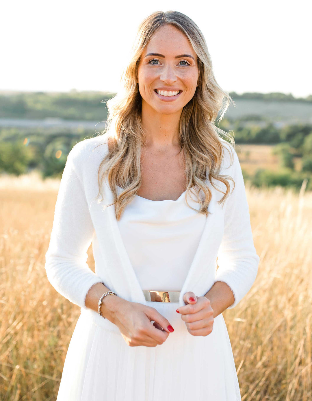 andcompliments_strick_pullover_kuschel_cashmere_wolle_wifey_braut_jga_hochzeit_andcompliments_constant_love_brautmode_online_shop_tuellrock_weiss-strickjacke-bolero