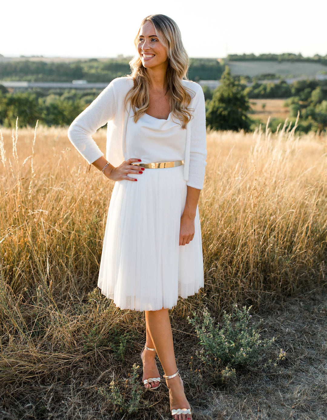 andcompliments_strick_pullover_kuschel_cashmere_wolle_wifey_braut_jga_hochzeit_andcompliments_constant_love_brautmode_online_shop_tuellrock_weiss-strickjacke-bolero