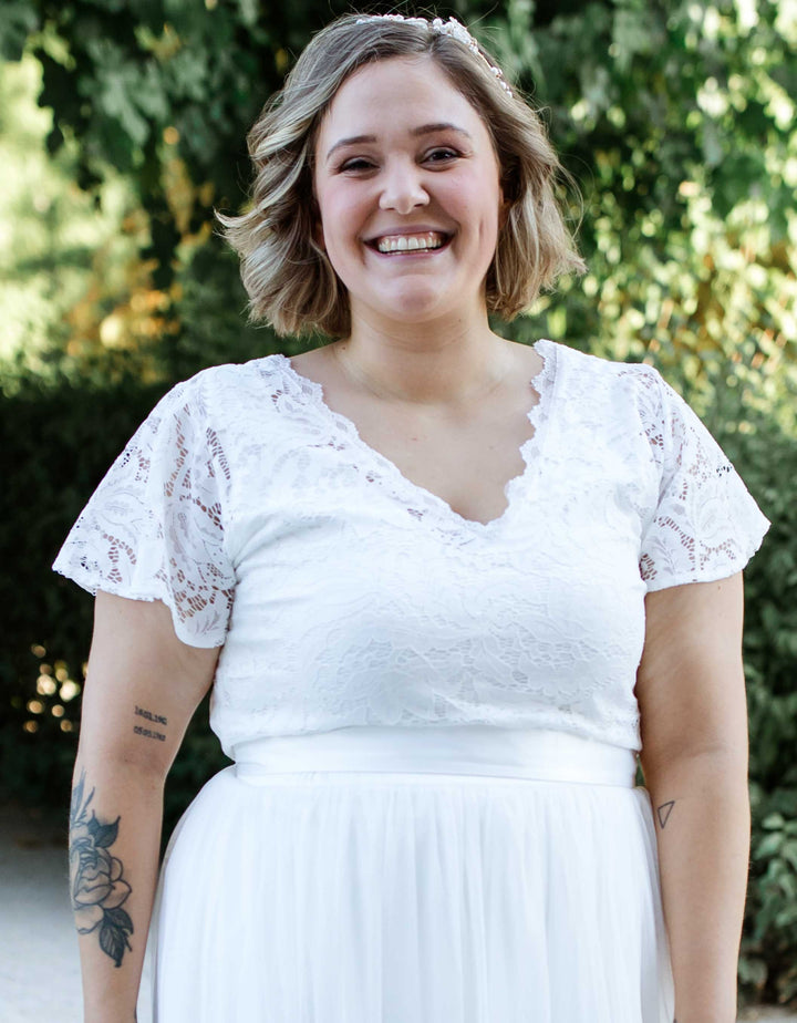 constant_love_online_shop_braut_hochzeit_andcompliments_berlin_braut_tuellrock_tuell_rock_spitze_spitzenoberteil_brautkleid_kleid_langarm_aermel_standesamt_plus_size_curvy_grosse