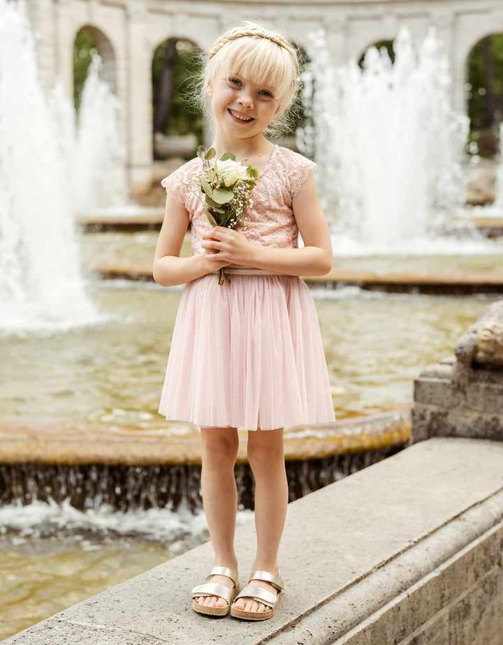 constant_love_online_shop_braut_hochzeit_andcompliments_berlin_standesamt_boho_spitze_blumen_maedchen_taufe_kommunion_kinder_maedchen_kleid_tuellrock_tuell_kleid_spitze-softrose_mädchen_kommunion_kleid_prinzessin_bequem_made_in_europe