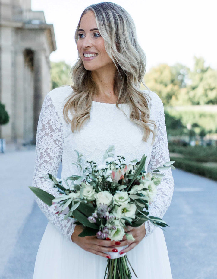 constant_love_online_shop_braut_hochzeit_andcompliments_berlin_team_braut_tuellrock_tuell_rock_spitze_spitzenoberteil_brautkleid_kleid_langarm_aermel_standesamt_boho_spitze_body_winter_herbst