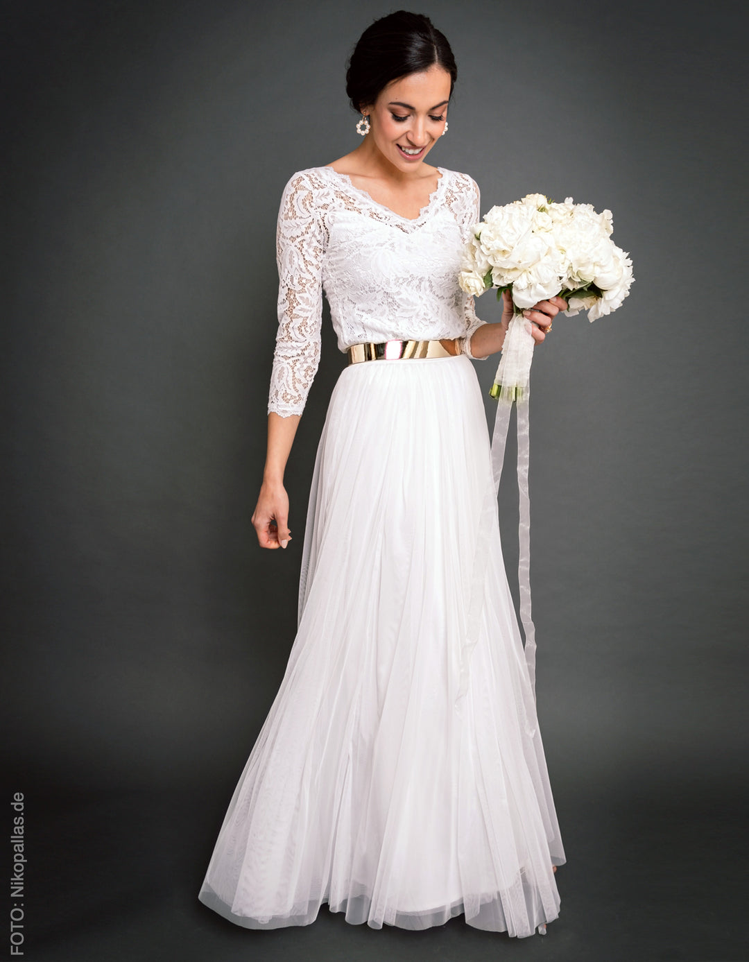spitzenoberteil_rom_constant_love_wie_kombiniere_ich_einen_tüllrock_outfit_mit_tüllrock_stretch_pullover_standesamt_braut_mode_online_shop