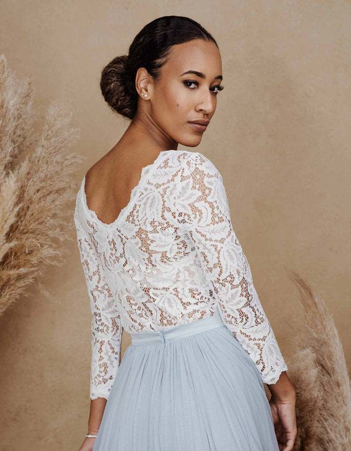 spitzenoberteil_rom_constant_love_wie_kombiniere_ich_einen_tüllrock_outfit_mit_tüllrock_stretch_pullover_standesamt_braut_mode_online_shop