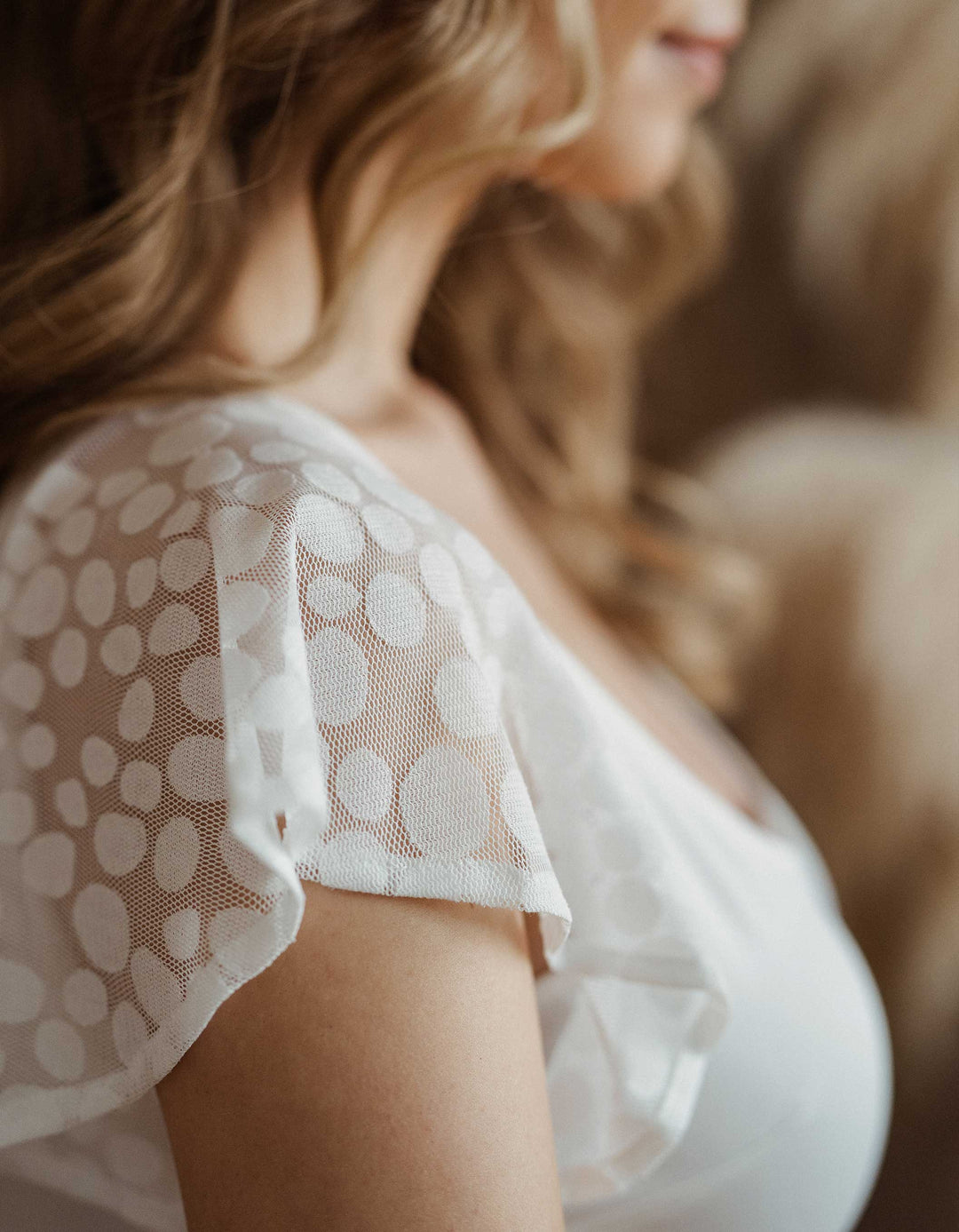 constant_love_online_shop_braut_hochzeit_andcompliments_berlin_team_braut_tullrock_tull_rock_spitze_spitzenoberteil_brautkleid_kleid_langarm_armel_standesamt_boho_spitze_body_dot_punkt  Alternativen Text bearbeiten
