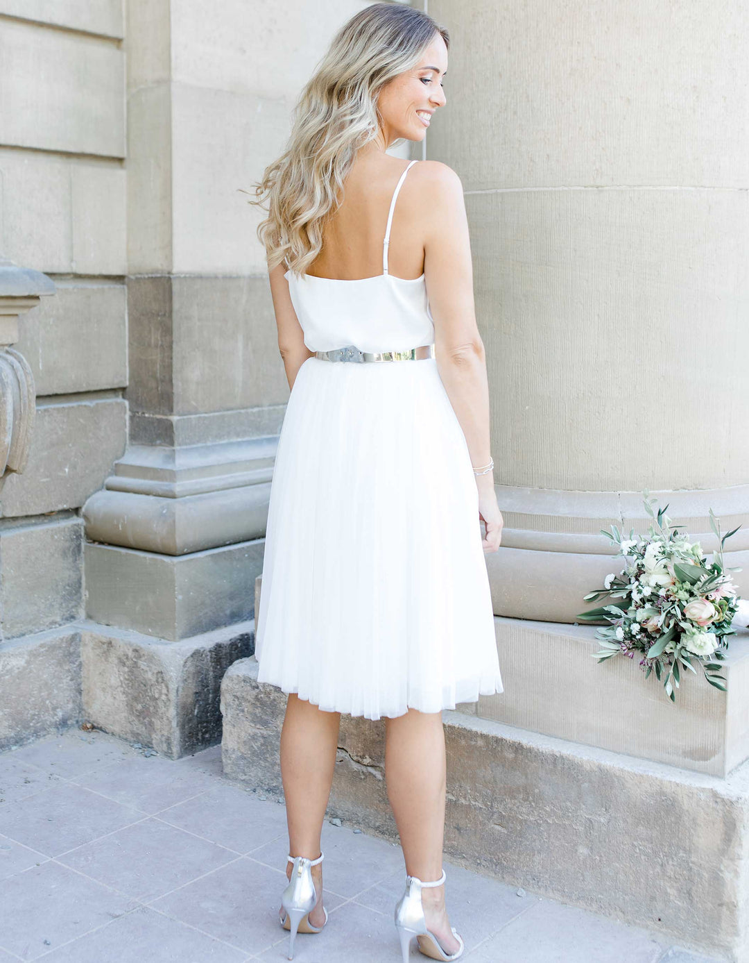 constant_love_online_shop_braut_hochzeit_andcompliments_berlin_tuellrock_tuell_rock_brautkleid_kleid_standesamt_body_clean_satin_Sommer_herbst_winter_hochzeit_wassefall_spaghetti