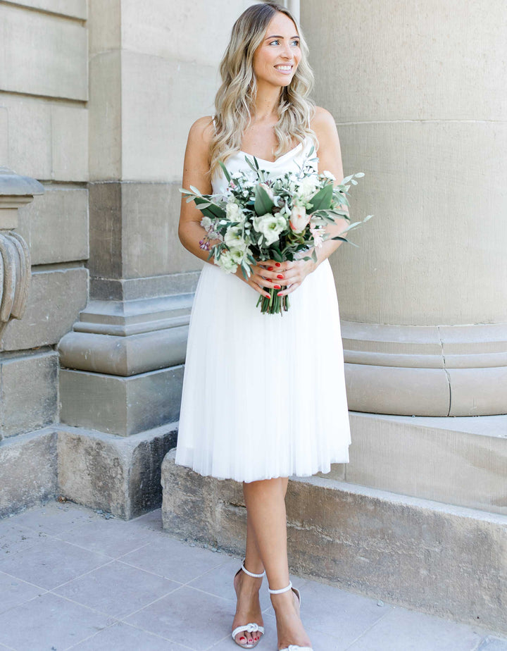 constant_love_online_shop_braut_hochzeit_andcompliments_berlin_tuellrock_tuell_rock_brautkleid_kleid_standesamt_body_clean_satin_Sommer_herbst_winter_hochzeit_wassefall_spaghetti