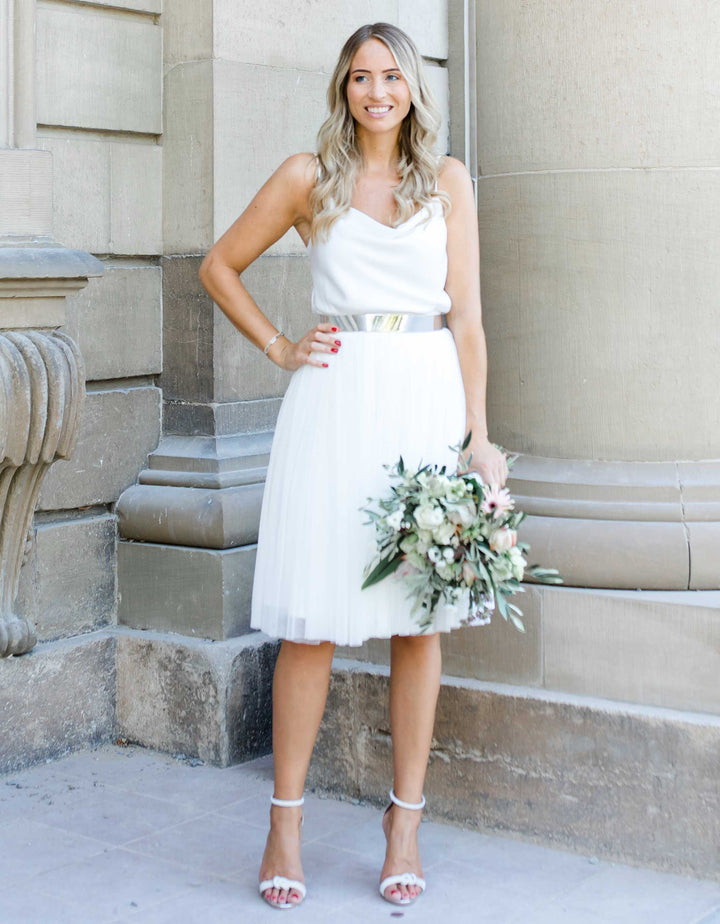 constant_love_online_shop_braut_hochzeit_andcompliments_berlin_tuellrock_tuell_rock_brautkleid_kleid_standesamt_body_clean_satin_Sommer_herbst_winter_hochzeit_wassefall_spaghetti