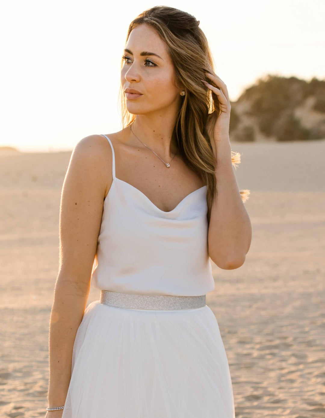 constant_love_online_shop_braut_hochzeit_andcompliments_berlin_tuellrock_tuell_rock_brautkleid_kleid_standesamt_body_clean_satin_Sommer_herbst_winter_hochzeit_wassefall_spaghetti