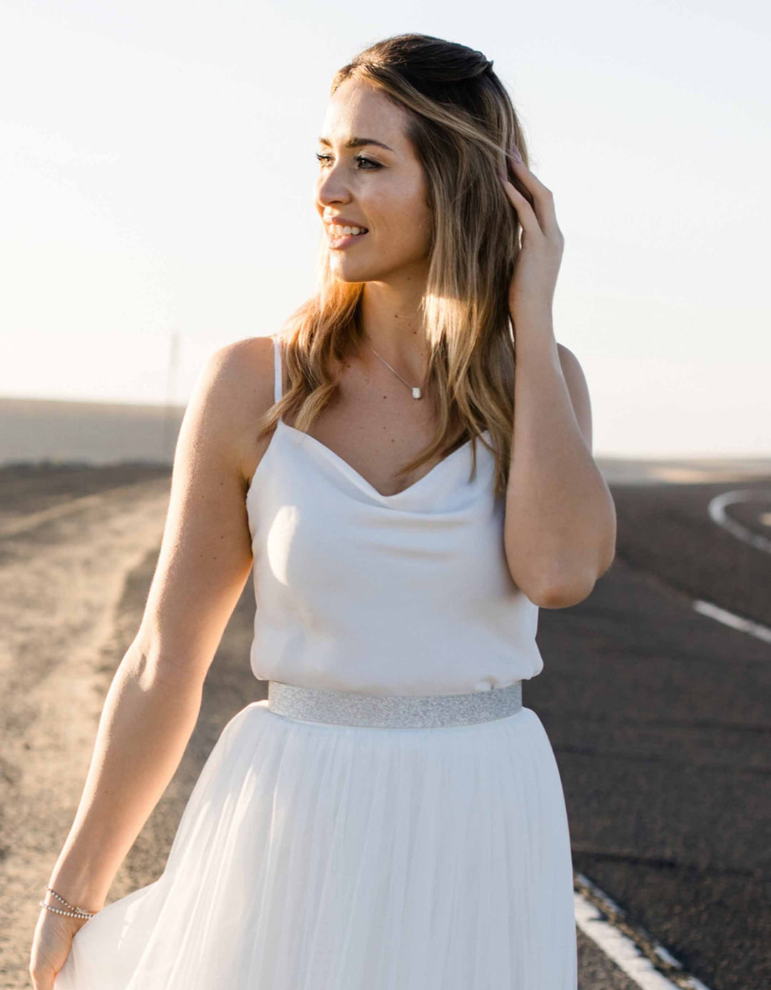 CONSTANT LOVE Wasserfall Satin Braut Body Weiß mit feinen Trägern