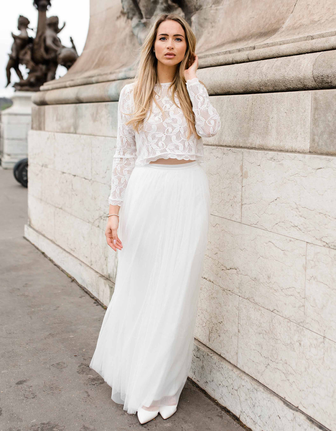 constant_love_online_shop_braut_hochzeit_andcompliments_berlin_team_braut_tullrock_tull_rock_spitze_spitzenoberteil_brautkleid_kleid_langarm_armel_standesamt_boho_spitze_langarm_aermel