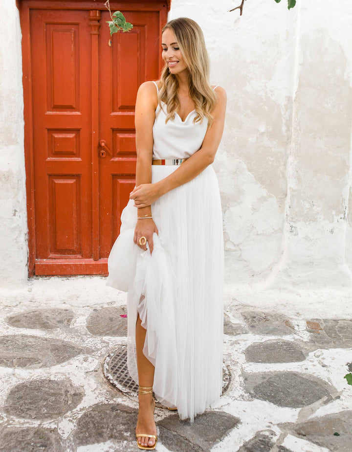 constant_love_online_shop_braut_hochzeit_andcompliments_berlin_tuellrock_tuell_rock_brautkleid_kleid_standesamt_body_clean_satin_Sommer_herbst_winter_hochzeit_wassefall_spaghetti  Alt-Text bearbeiten