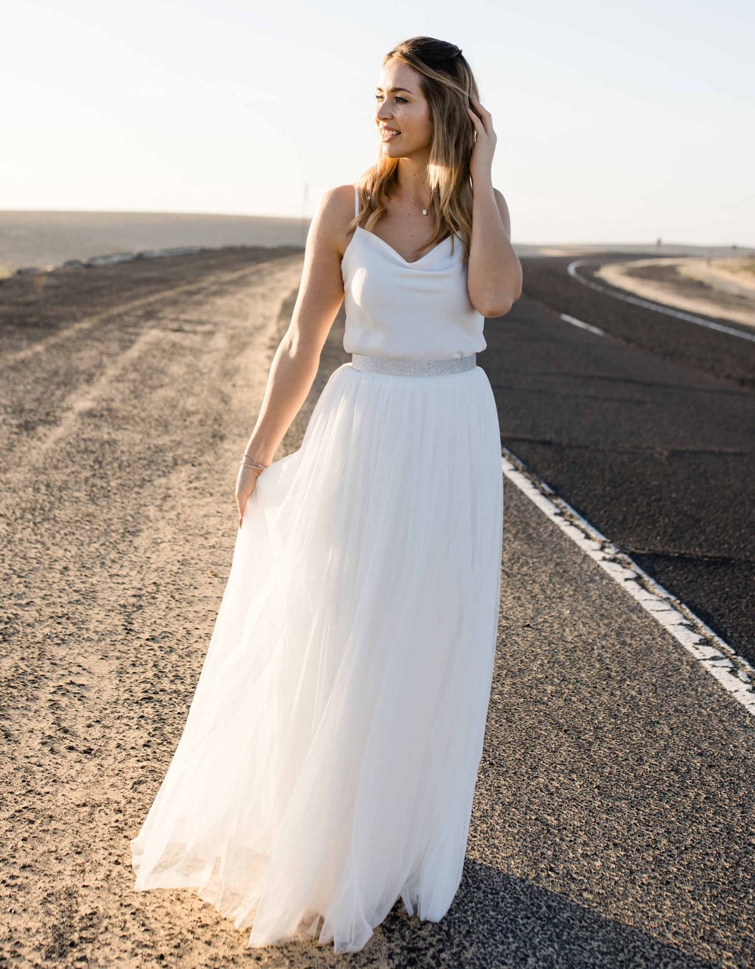 CONSTANT LOVE Wasserfall Satin Braut Body Weiß mit feinen Trägern