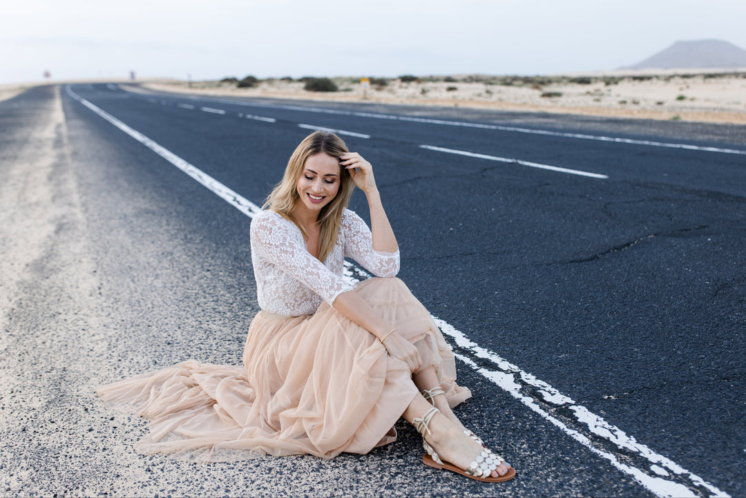 Boho Brautlook für Strand- und Gartenhochzeiten: Zweiteiler und Tüllröcke kombinieren
