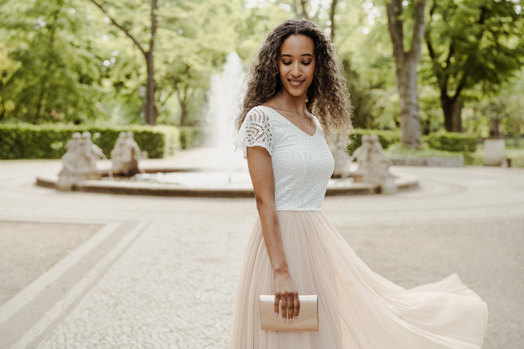 Braut Zweiteiler für die Sommerhochzeit: 6 romantische Outfits mit Tüllrock und Spitze
