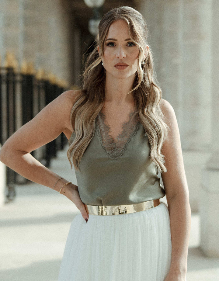andcompliments_constant_love_online_shop_braut_hochzeit_andcompliments_berlin_camisole_seidentop_standesamt_olive_amiens