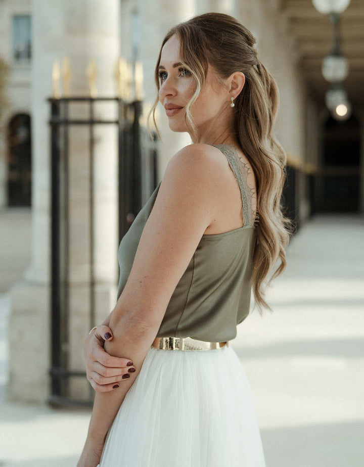 andcompliments_constant_love_online_shop_braut_hochzeit_andcompliments_berlin_camisole_seidentop_standesamt_olive_amiens