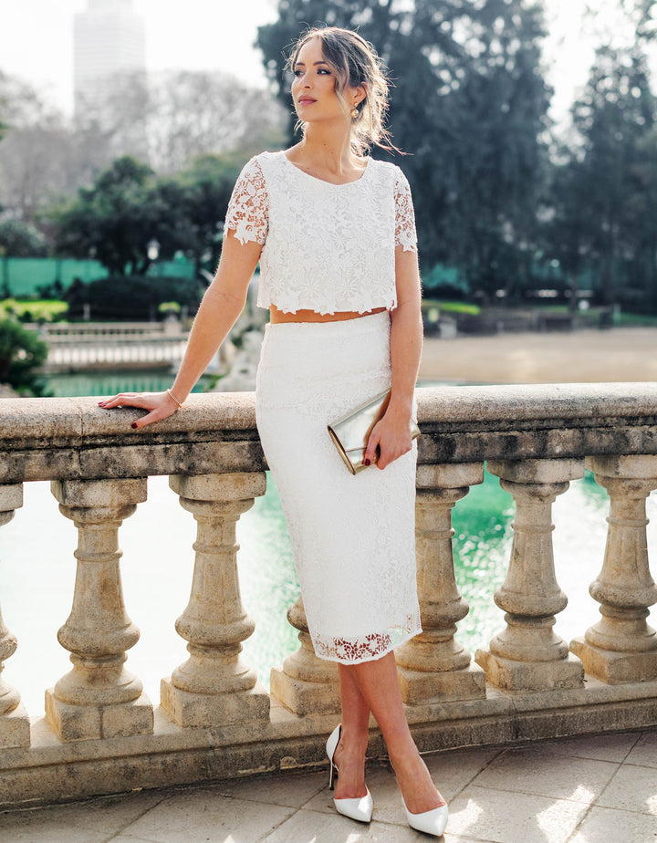 andcompliments_online_shop_brautmode_paillettenrock_skirt_braut_hochzeit_online_shoppen_outfit_spitze_pencil_bleistift_midi_mit_schlitz_weiss-2