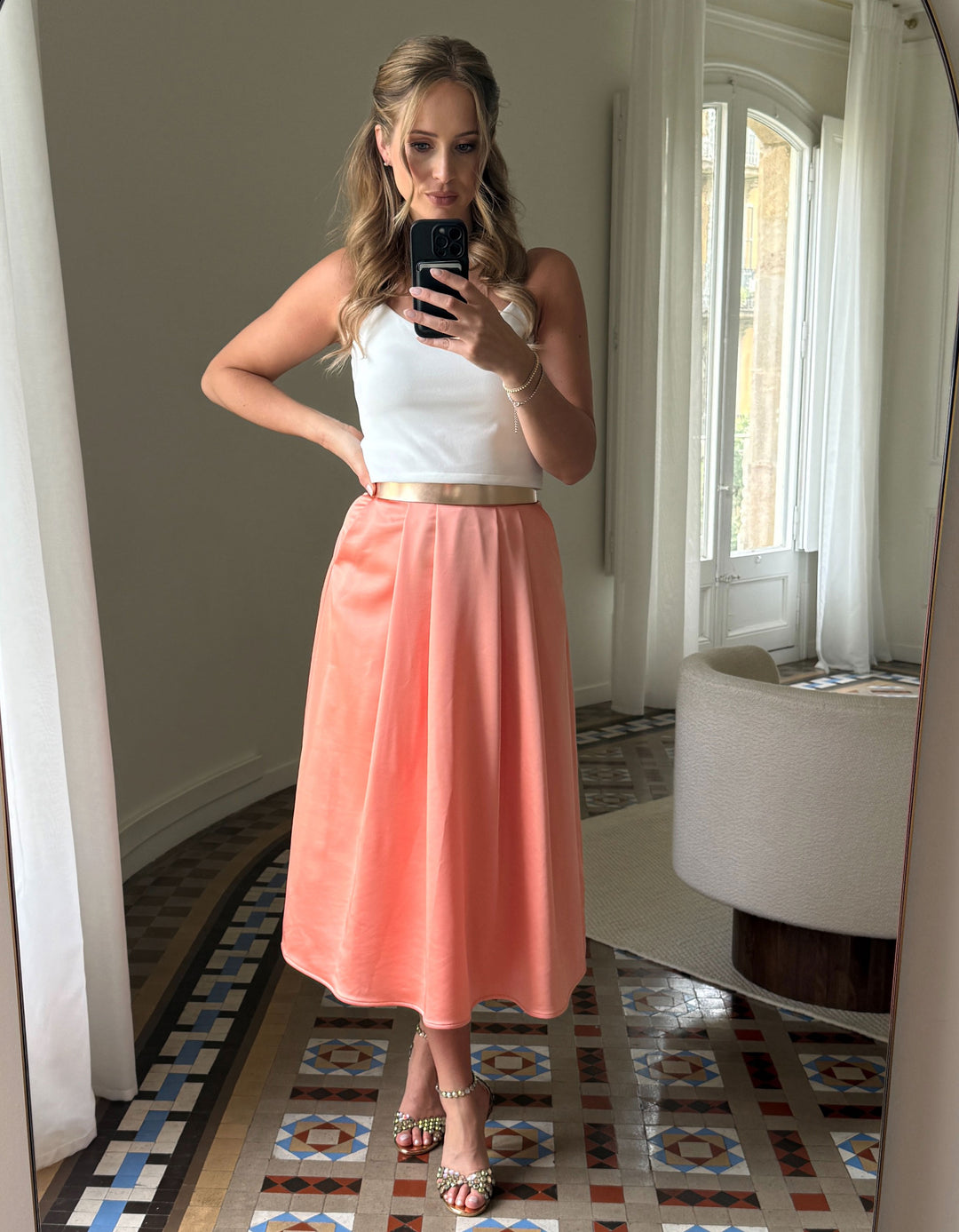 andcompliments_online_shop_brautmode_paillettenrock_skirt_sequins-skirt_braut_hochzeit_online_shoppen_sophie-brand_nude_soft_powder_gold_weihnachten_outfit_satin_midi_soft-coral-2