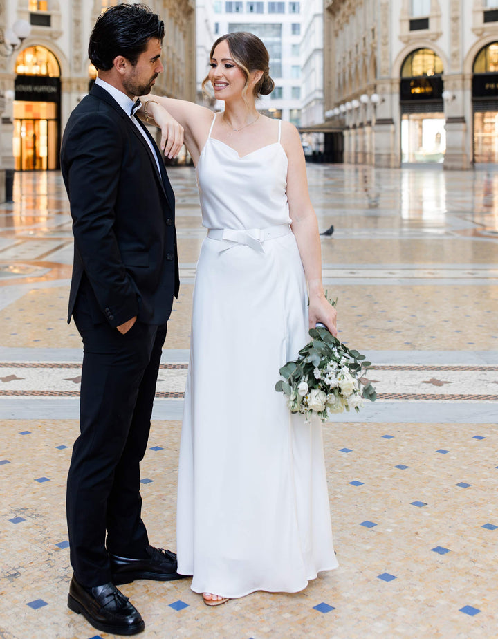 andcompliments_online_shop_brautmode_paillettenrock_skirt_sequins-skirt_braut_hochzeit_online_shoppen_sophie-brand_nude_soft_powder_gold_weihnachten_outfit_crepes_chiffon_satin_lang_mit Schlitz