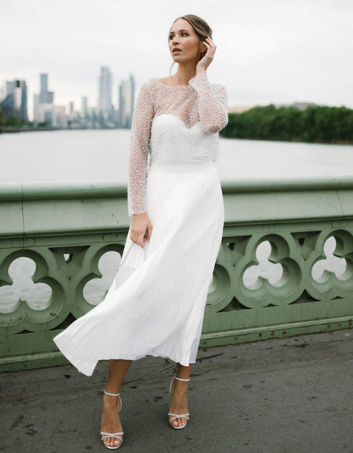 constant_love_online_shop_braut_hochzeit_andcompliments_berlin_team_braut_tuellrock_tuell_rock_spitze_spitzenoberteil_halbarm_rom_wave_langarm_aermel_standesamt_boho_spitze_tournay-6