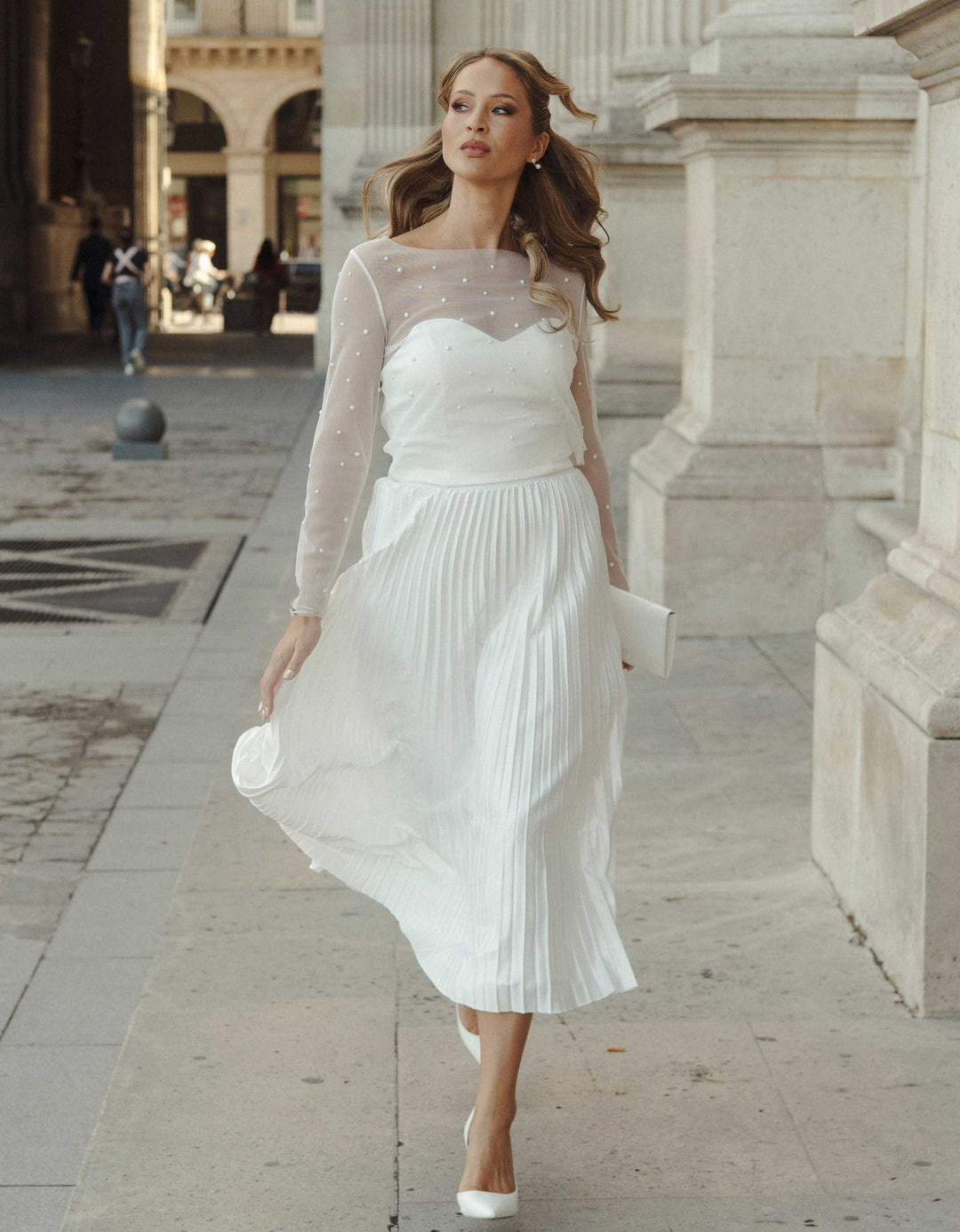andcompliments_online_shop_brautmode_paillettenrock_skirt_sequins-skirt_braut_hochzeit_online_shoppen_sophie-brand_outfit_crepes_chiffon_satin_midi_plissee_falten_weiss-14