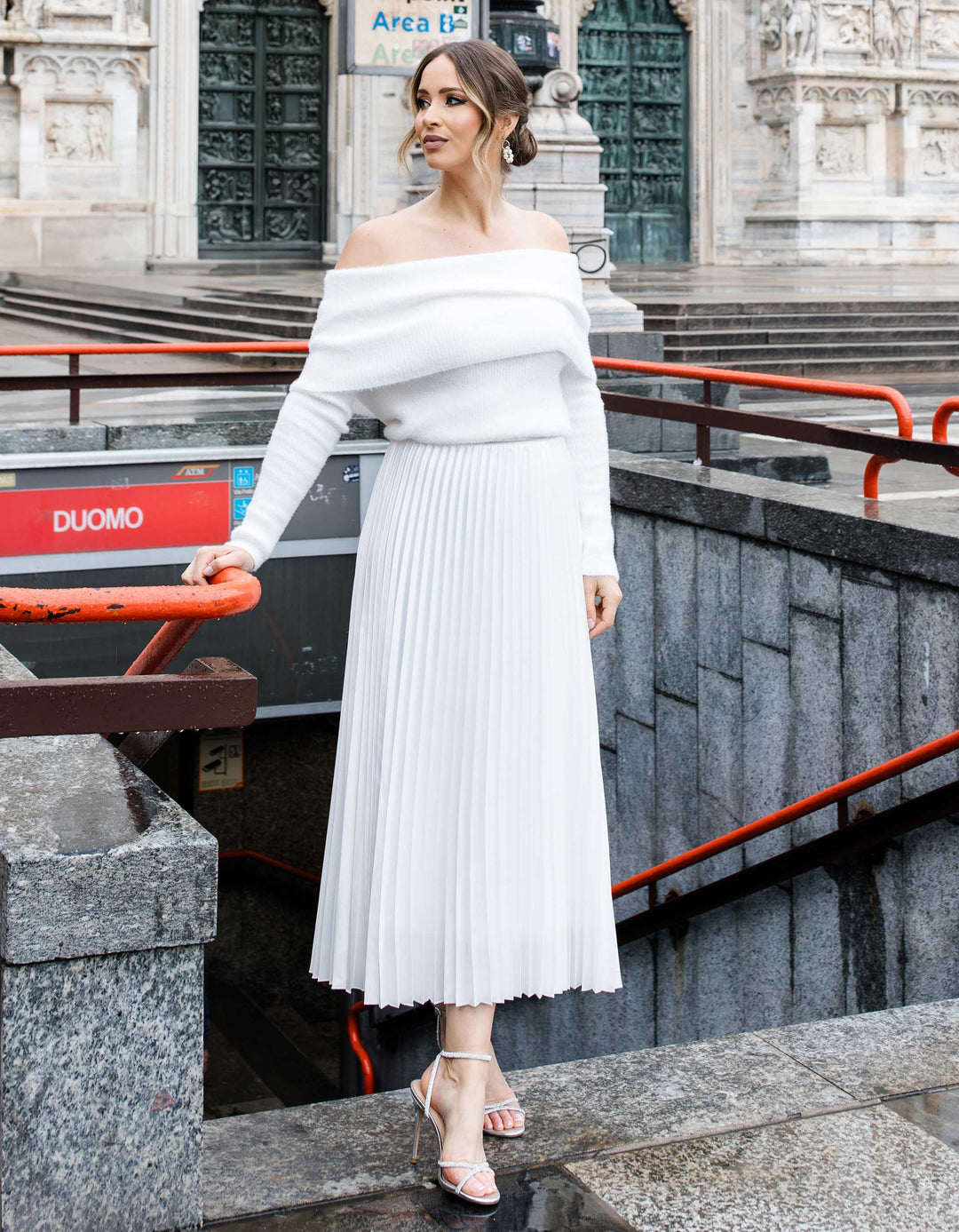 andcompliments_online_shop_brautmode_paillettenrock_skirt_sequins-skirt_braut_hochzeit_online_shoppen_sophie-brand_outfit_crepes_chiffon_satin_midi_plissee_falten_weiss